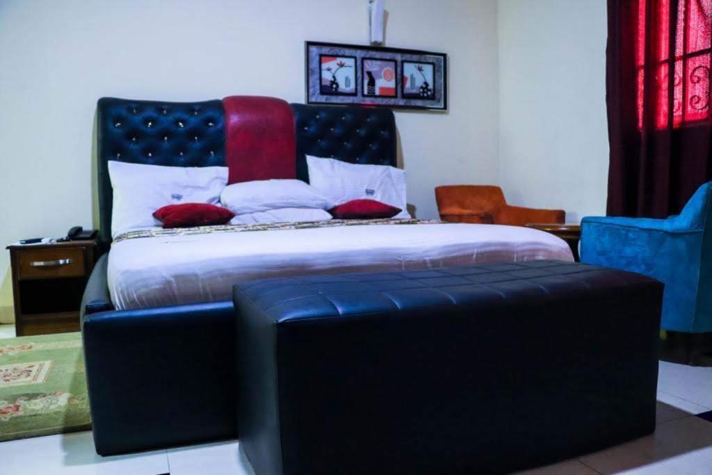 Dc Ambassadors Hotel Dawhwenya Eksteriør billede