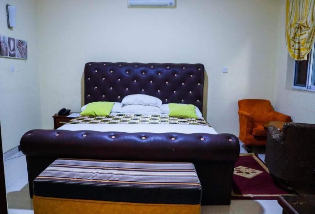 Dc Ambassadors Hotel Dawhwenya Eksteriør billede